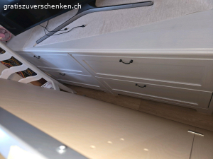 Kleiderschrank Esstisch Kommode