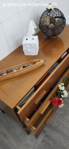 Kleiderschrank & Kommode in Eichenholz-Optik – GRATIS
