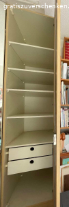 Kleiderschrank mit 4 Türen. Kleiderschrank mit 4 Türen. 
Breite 205 cm, Höhe 220 cm, Tiefe 60 cm. 
Muss selbst abgebaut und transportiert werden.