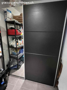 KLEIDERSCHRANK. Verschenke Kleiderscherschrank

In gutem zustand muss bis Mittwoch abend angeholt werden.
Ist bereits auseinander genommen