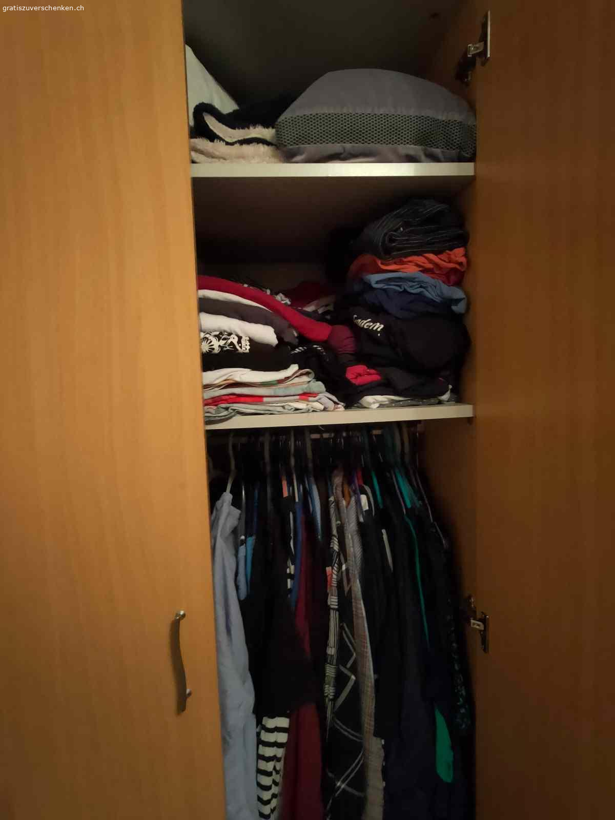 Kleiderschrank. GRATIS!!!
Eckschrank 3türig (2 Teile)
Eckschrank (90x90x210) oder nur die 2türige Seite (90x62x210)
Ohne Inhalt 
muss abmontiert werden