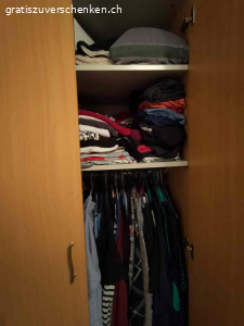 Kleiderschrank. GRATIS!!!
Eckschrank 3türig (2 Teile)
Eckschrank (90x90x210) oder nur die 2türige Seite (90x62x210)
Ohne Inhalt 
muss abmontiert werden