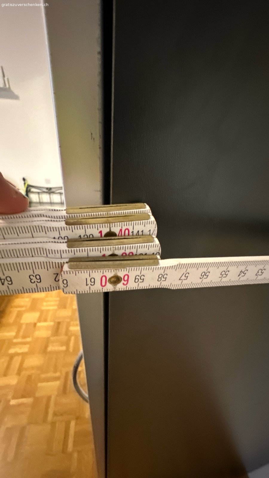 Kleiderschrank. ich verschenke Kleiderschrank, ohne Inhalt (Kleider usw…)