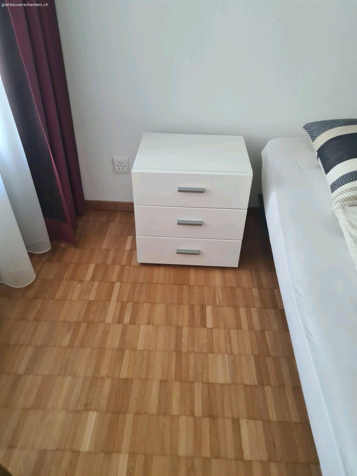 Kleine Möbel. zu verschenken. Muss abgeholt werden