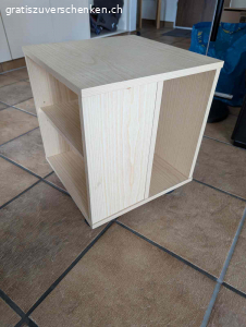 Kleines Beistellmöbel