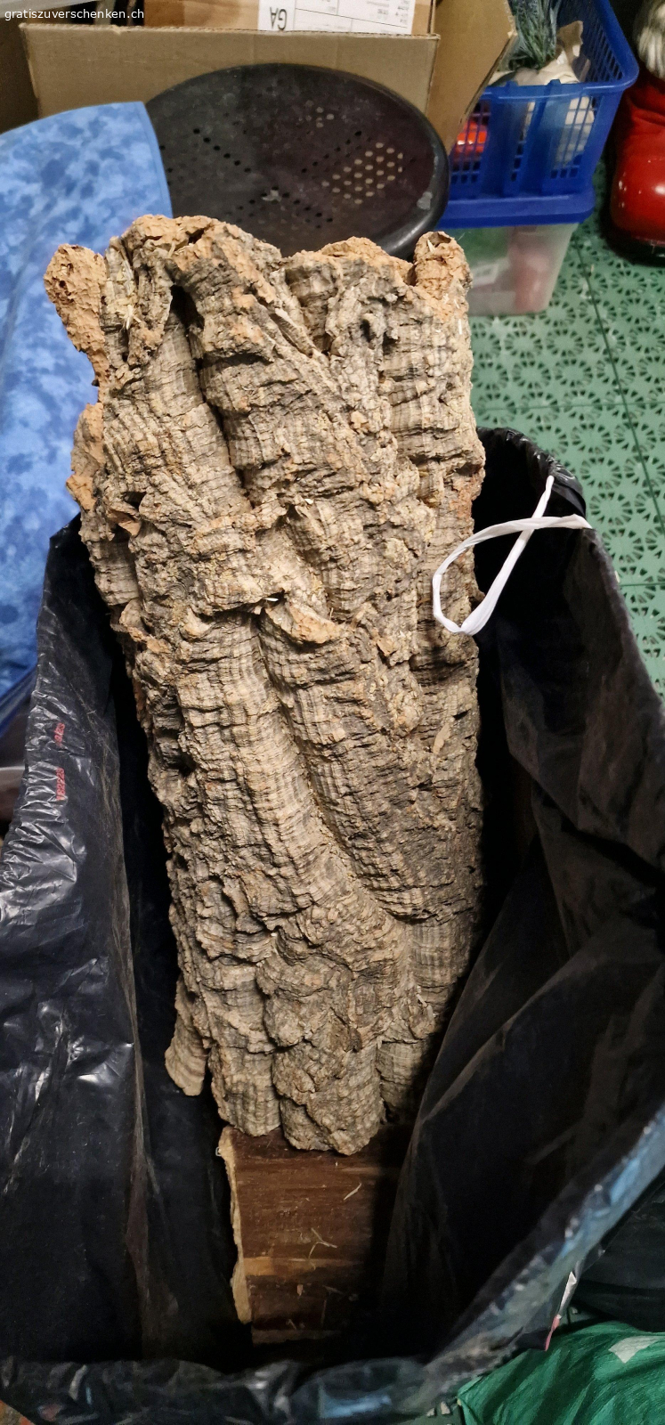 kleintierzubehör. Baumstrunk und diverses