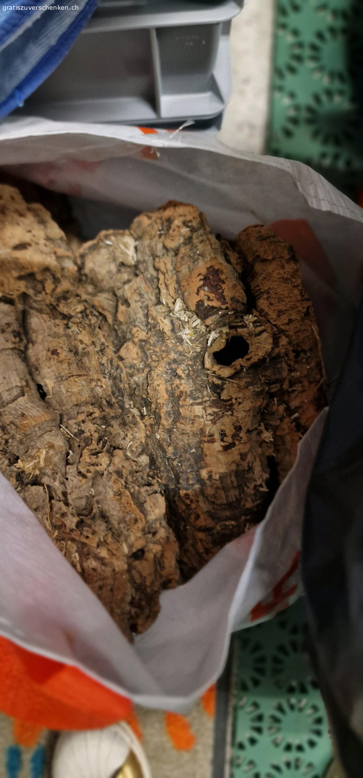 kleintierzubehör. Baumstrunk und diverses