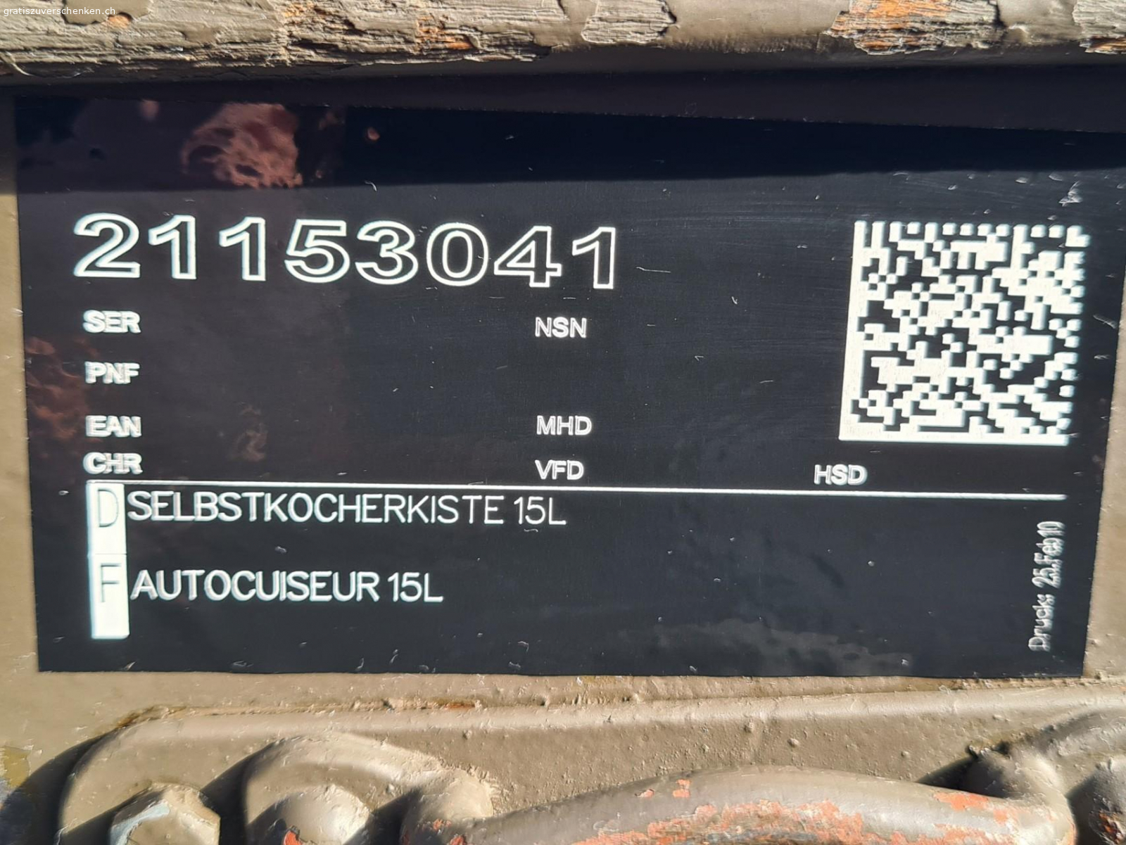 Kochkiste der Armee. Selbstkocherkiste 15 L der Armee mit Einsatz

Achtung: ohne Dichtung am Deckel (gibt es für 14.- bei Armeeshops)
Aussen mit deutlichen Gebrauchsspuren, innen intakt (siehe Fotos).