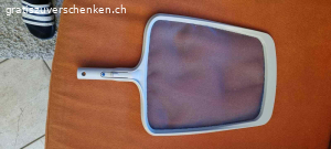 Kopfstützen / Gläserhalter Whirlpool. Mein Pool hat den Geist aufgegeben. Ich habe 2 Kopfstützen und 1 Gläser / Becher Halter für einen aufblasbaren Whirlpool abzugeben. Guter Zustand. Gereinigt. Desinfiziert.  1 Blätterfänger.