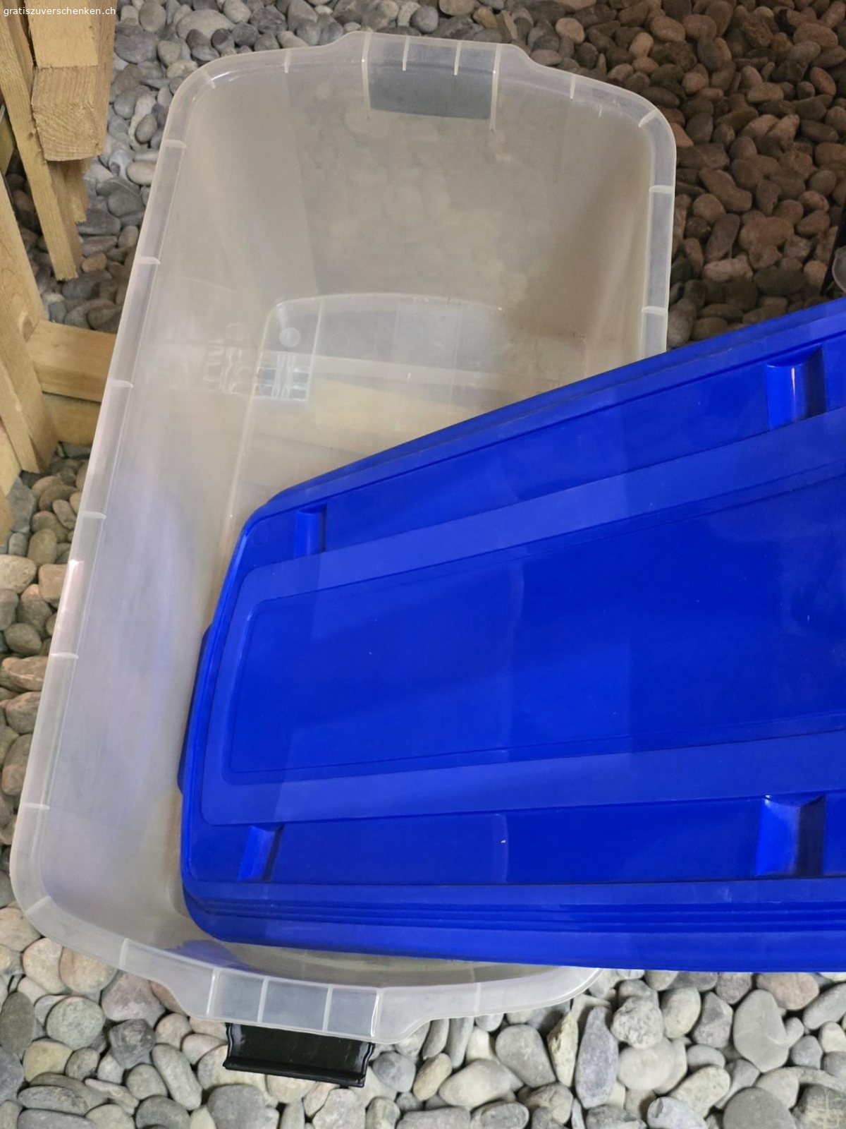 Kunststoffbox mit Räder und Deck. Kunststoffbox mit Räder und Deckel