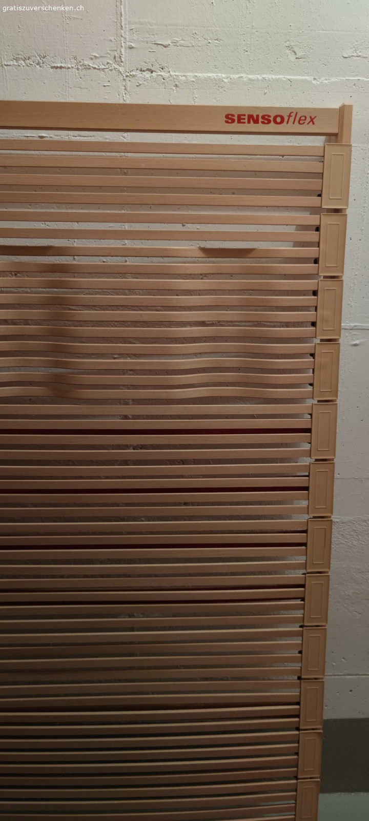 Lattenrost 1m x 2m Holz. Neuwertiger Lattenrost kaum gebraucht voll funktionstüchtig wartet auf eine neue Nutzung! abzuholen in 8957 Spreitenbach