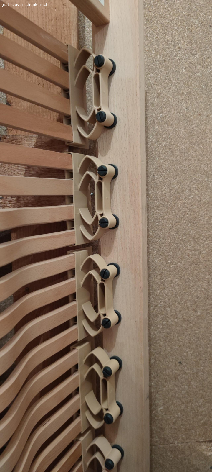 Lattenrost 1m x 2m Holz. Neuwertiger Lattenrost kaum gebraucht voll funktionstüchtig wartet auf eine neue Nutzung! abzuholen in 8957 Spreitenbach