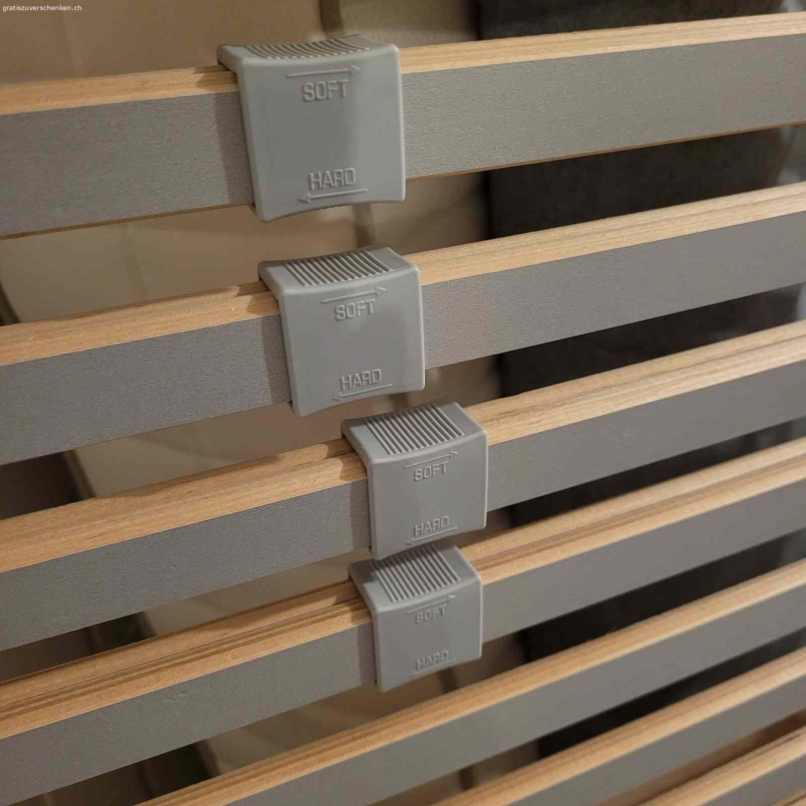 Lattenrost 90×200 cm. Gut erhaltener Lattenrost mit den Massen 90×200cm zu verschenken.