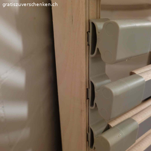 Lattenrost 90×200 cm. Gut erhaltener Lattenrost mit den Massen 90×200cm zu verschenken.