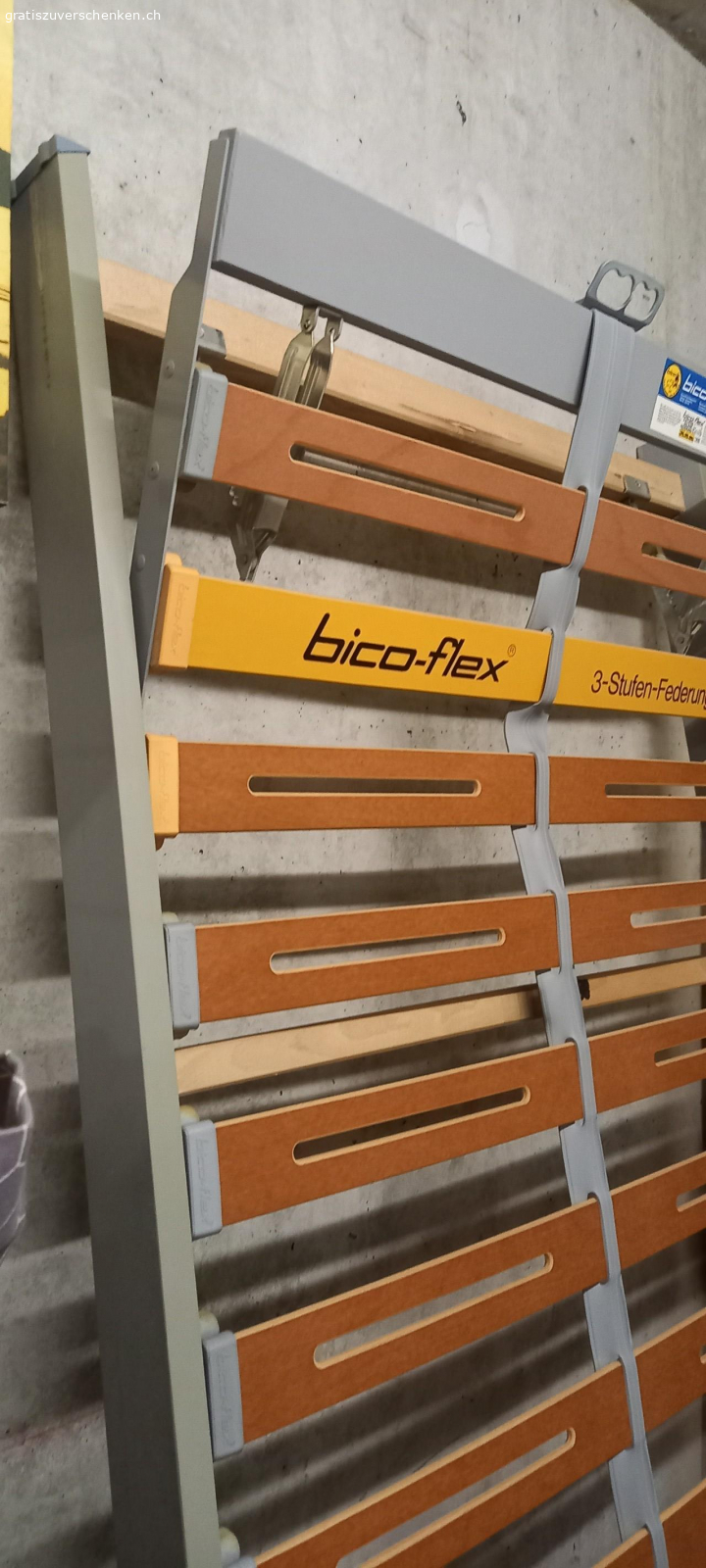 Lattenrost 90x200. Lattenrost von Bicoflex für ein 90x200 Bett, guter Zustand, Kopfteil höhenverstellbar.