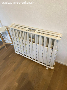 Laufstall. zusammenklappbar und in gutem zustand. 
80X80cm