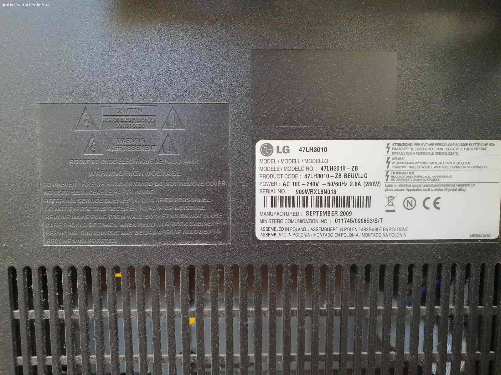 LCD TV. Ich verschenke ein LG TV  wegen Neukauf. Der TV ist 15 Jahre alt und läuft gut. Die Fernbedienung ist sehr schwerfällig beim an-und ausschalten. Wenn er erstmal läuft geht die Fernbedienung ganz normal. Den Standfuss habe ich glaube nicht mehr.