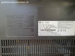 LCD TV. Ich verschenke ein LG TV  wegen Neukauf. Der TV ist 15 Jahre alt und läuft gut. Die Fernbedienung ist sehr schwerfällig beim an-und ausschalten. Wenn er erstmal läuft geht die Fernbedienung ganz normal. Den Standfuss habe ich glaube nicht mehr.