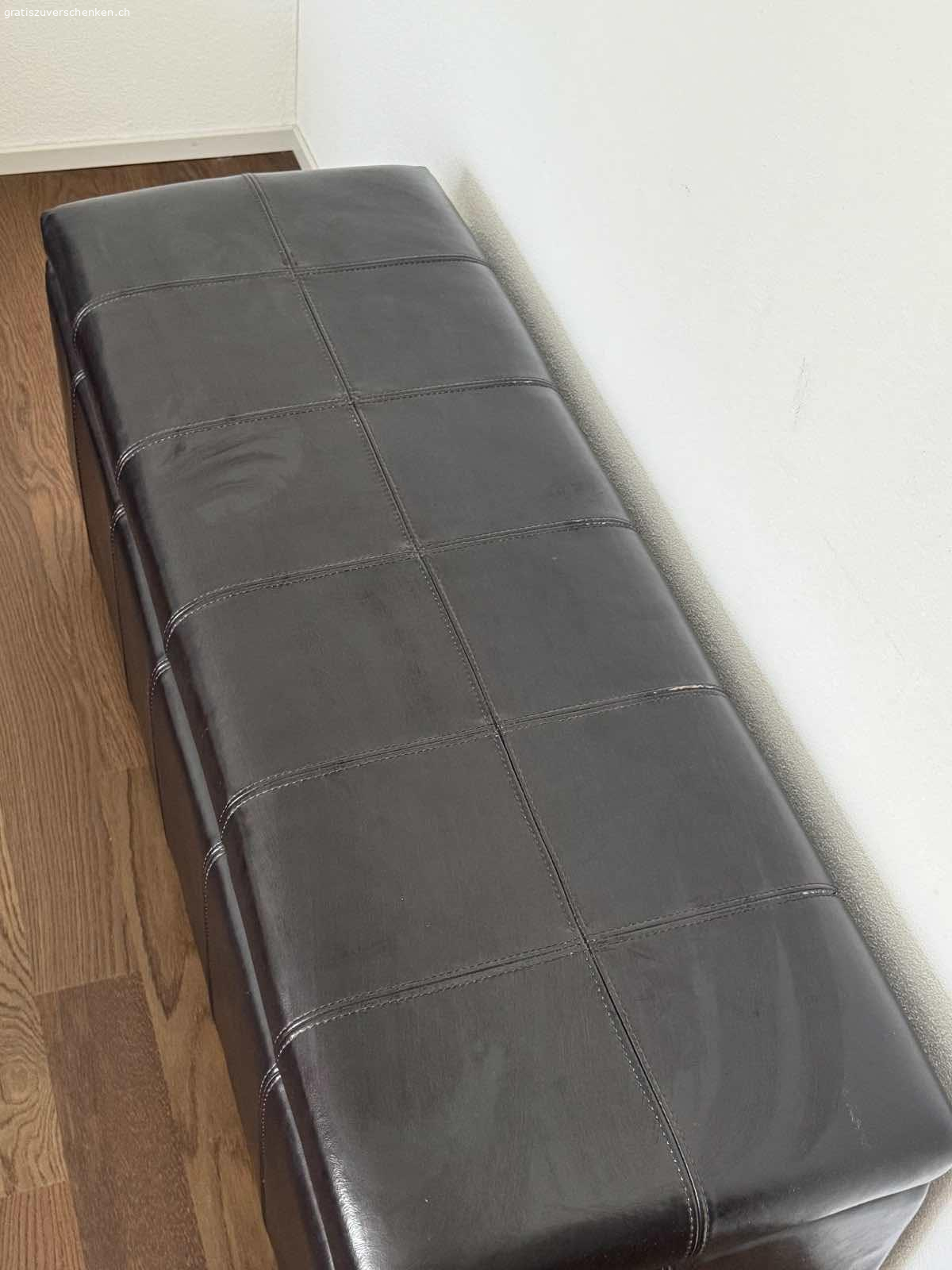 Lederbett mit Sitzbank (mit Stauraum). Edles Lederbett 180 x 200 zu verschenken, inkl Lederbank mit Stauraum