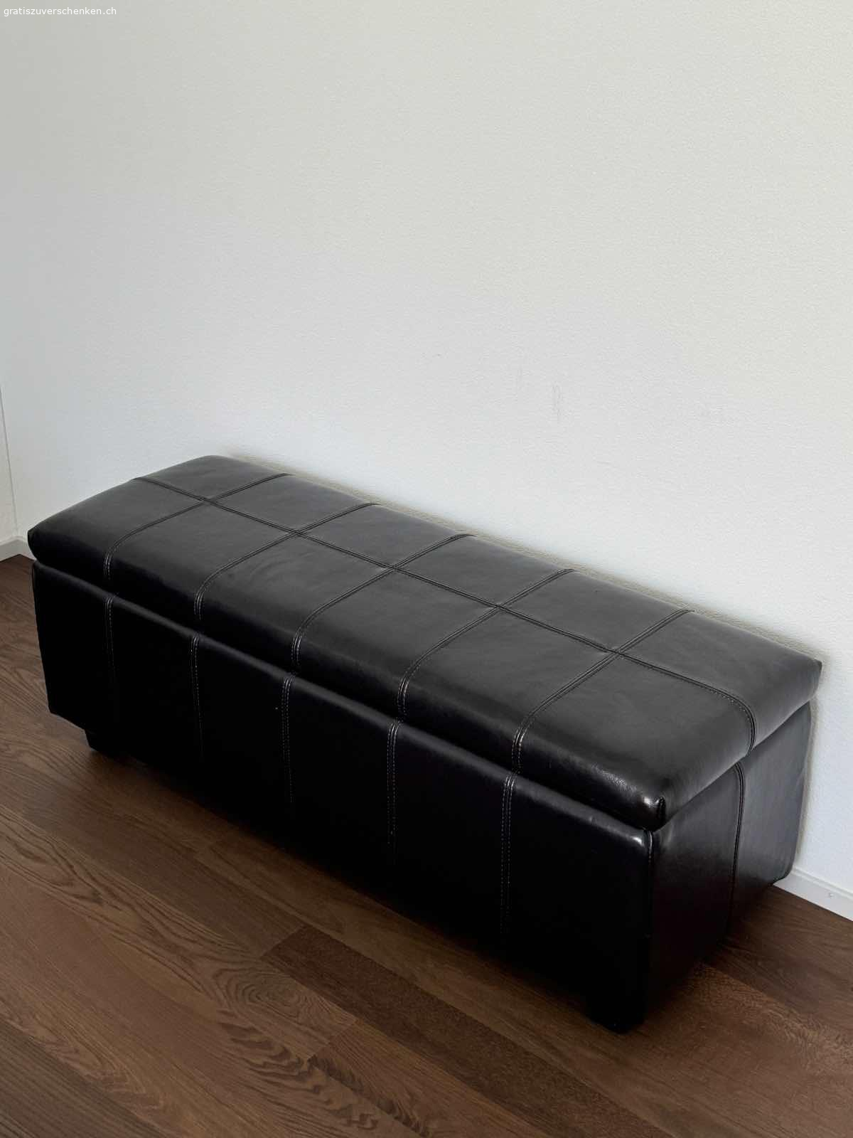 Lederbett mit Sitzbank (mit Stauraum). Edles Lederbett 180 x 200 zu verschenken, inkl Lederbank mit Stauraum