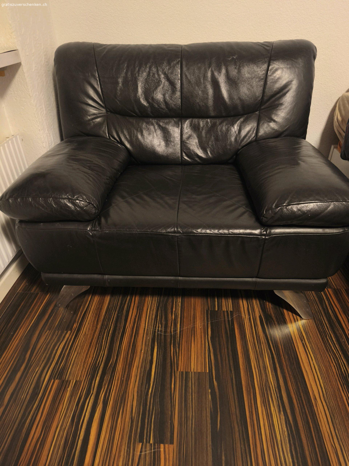 Ledersofa 3er 2ersofa und Sessel. Ledersofa 3er 2ersofa und Sessel

abzugeben gratis 

wäre froh wenn man die Freude an den Möbeln weitergegeben kann