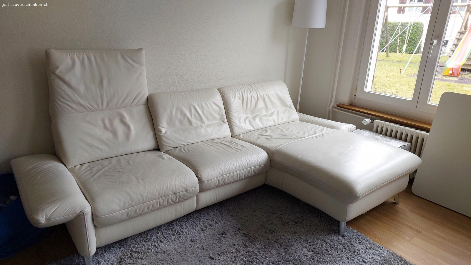 Ledersofa reserviert. Bequemes, geniales Ledersofa mit Gebrauchsspuren zu verschenken aufgrund Platzmangel