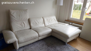 Ledersofa reserviert. Bequemes, geniales Ledersofa mit Gebrauchsspuren zu verschenken aufgrund Platzmangel