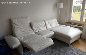 Ledersofa reserviert. Bequemes, geniales Ledersofa mit Gebrauchsspuren zu verschenken aufgrund Platzmangel