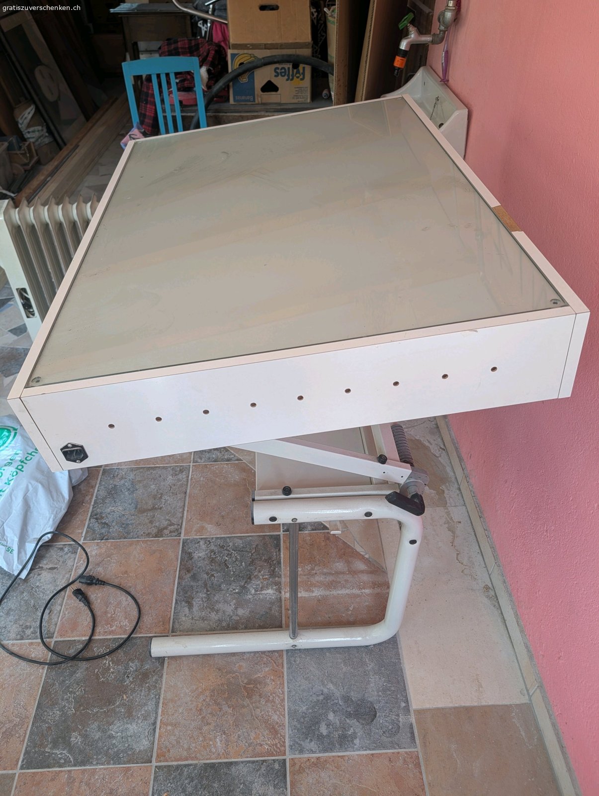 Leuchtpult / Leuchttisch. h82 t74 b104
Höhe verstellbar