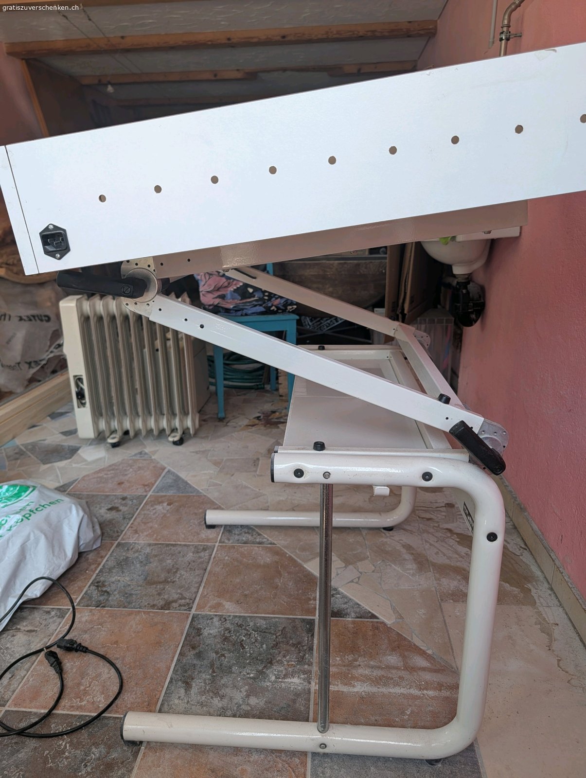 Leuchtpult / Leuchttisch. h82 t74 b104
Höhe verstellbar