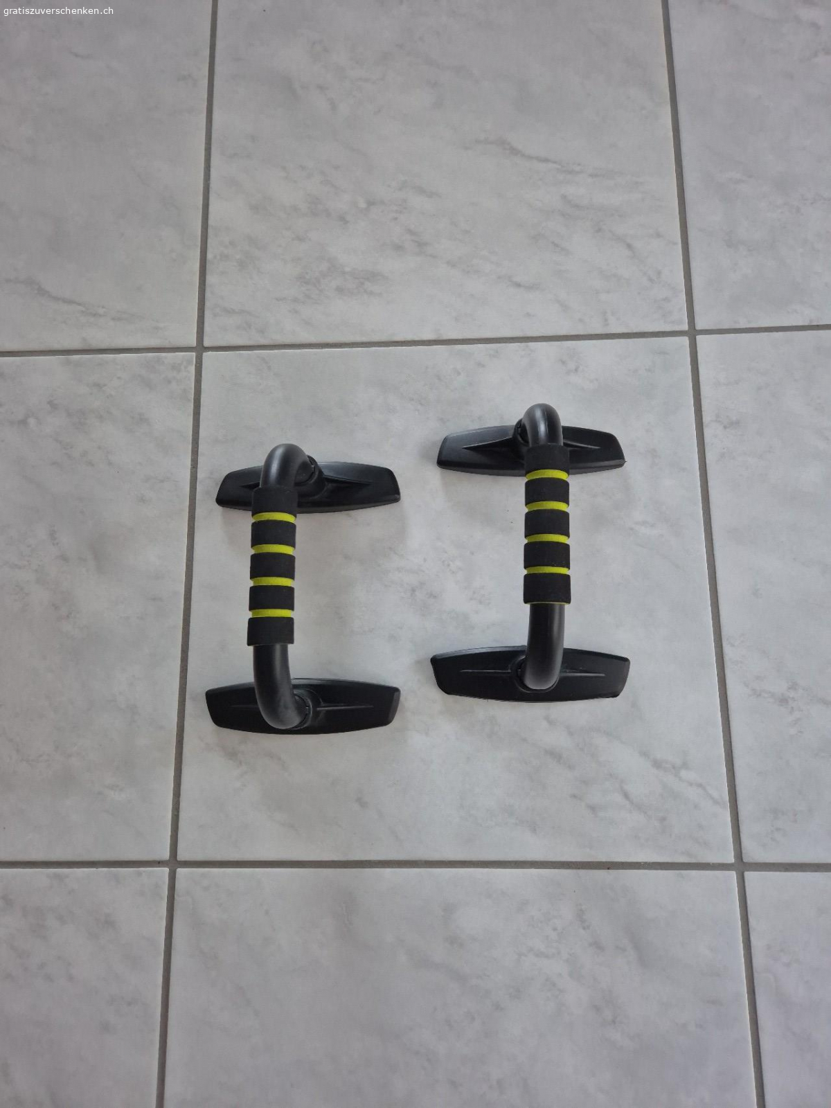 Liegestützböcke. Neuwertige Liegestützböcke abzugeben.
Anfragen per SMS oder Mail.