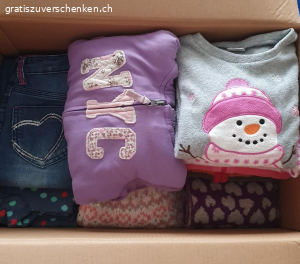 Mädchenkleider zu verschenken. Gebrauchte Mädchenkleider zu verschenken. Grösse 98/104 und 110/116.

- Jäggli
- Shirts
- T-Shirt
- Hosen (lang und kurz)
- Röckli
- Pijamas
- Unterleibchen
- Badkleid
- Bikini
- Strumpfhosen
- Kappen
- Schal

Abholung oder Versand gegen Übernahme der Portokosten (Bezahlung per Twint) möglich.