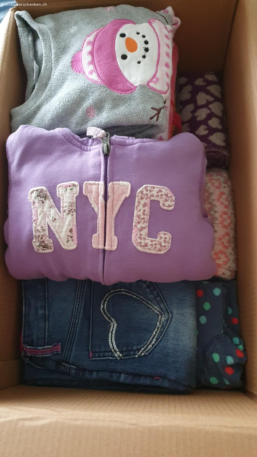 Mädchenkleider zu verschenken. Gebrauchte Mädchenkleider zu verschenken. Grösse 98/104 und 110/116.

- Jäggli
- Shirts
- T-Shirt
- Hosen (lang und kurz)
- Röckli
- Pijamas
- Unterleibchen
- Badkleid
- Bikini
- Strumpfhosen
- Kappen
- Schal

Abholung oder Versand gegen Übernahme der Portokosten (Bezahlung per Twint) möglich.