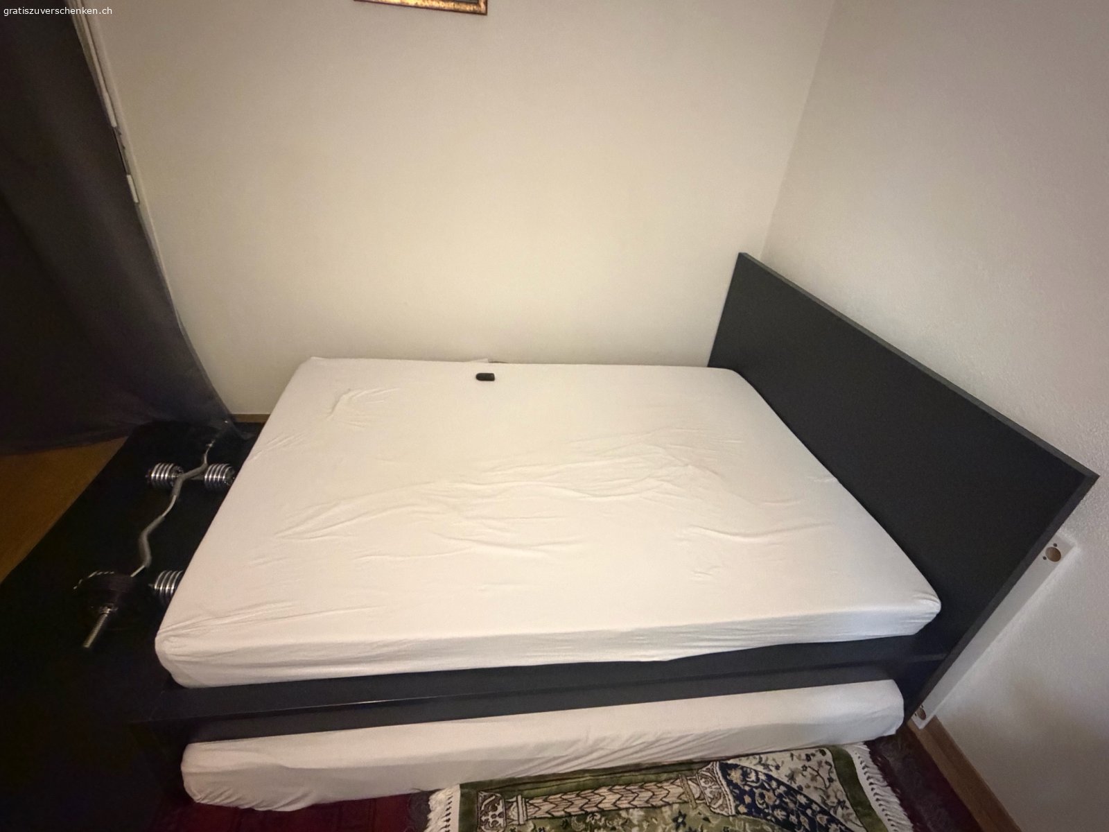 MALM Bettgestell hoch, schwarzbraun,. MALM
Bettgestell hoch, schwarzbraun, 140x200 cm inklusive Lattenrosten ca 3 Monaten alt in dehr gutem Zustand von Nichtrauchern und Haustiere