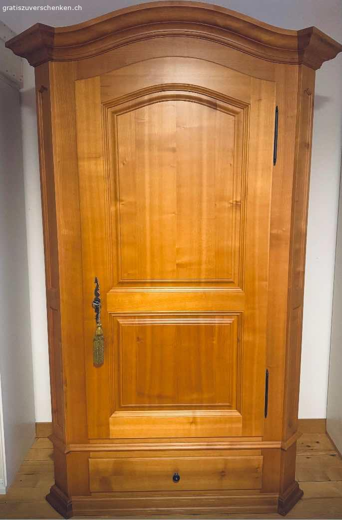 Massivholzschrank vom Schreiner NP 4000.-. Top Zustand!

Bereit in Bern 3006