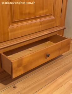 Massivholzschrank vom Schreiner NP 4000.-. Top Zustand!

Bereit in Bern 3006