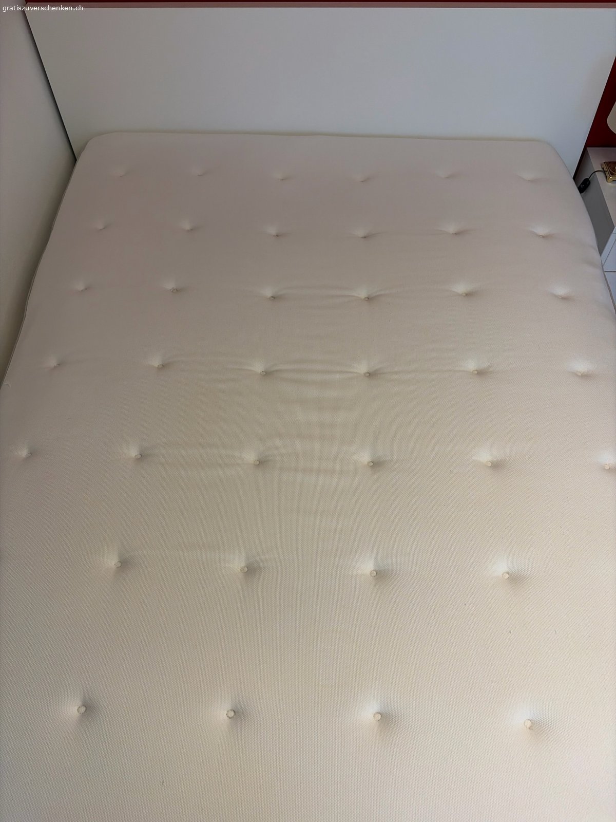 Matratze 160x200cm. Ich verschenke meine 160x200x26cm grosse Matratze. Sie ist sauber, keine Flecken sichtbar und vom Härtegrad her weich. Sie muss abgeholt werden. Hinweis: Die Matratze kann nicht wirklich gerollt werden, evtl. etwas gefaltet. Ab Mittwoch, 2.9 in Wollerau (genaue Adresse folgt) abholbereit.