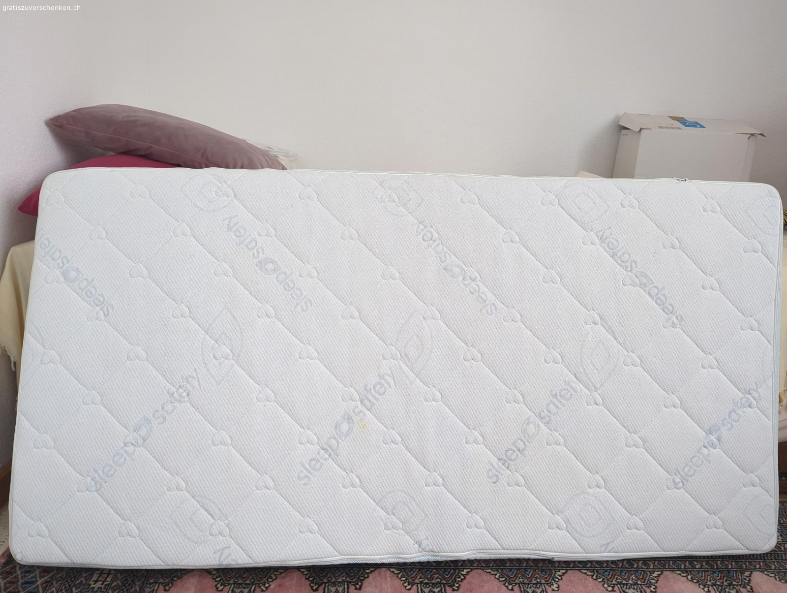 Matratze. Matratze für Kinderbett, wenig gebraucht, jedoch älter. Masse 70x140. Bezug kann gewaschen werden