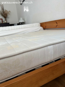 Matratzen. 2 solche Matratzen zu verschenken. Sind sauber und in sehr guten Zustand. 90x200
Zum abholen bereit
