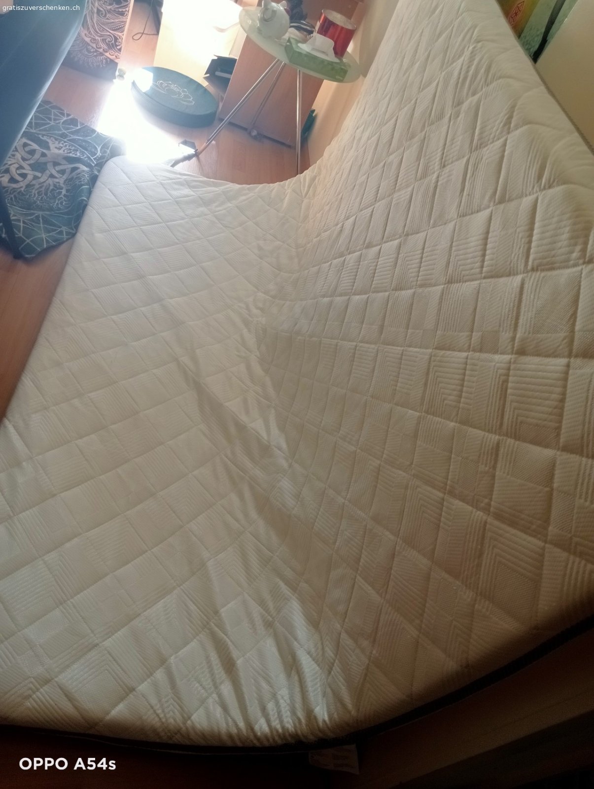 Matrazentopper 180×200. Der Topper ist ein Jahr alt frisch gereinigt mit Dampfgerät und der Bezug ist frisch gewaschen sieht aus und riecht besser als neu. Er muss selbst abgeholt und verpackt werden.