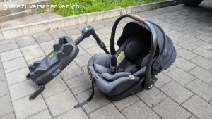 Babysitz Babyschale Autositz. station defekt (arretiert nicht mehr richtig)