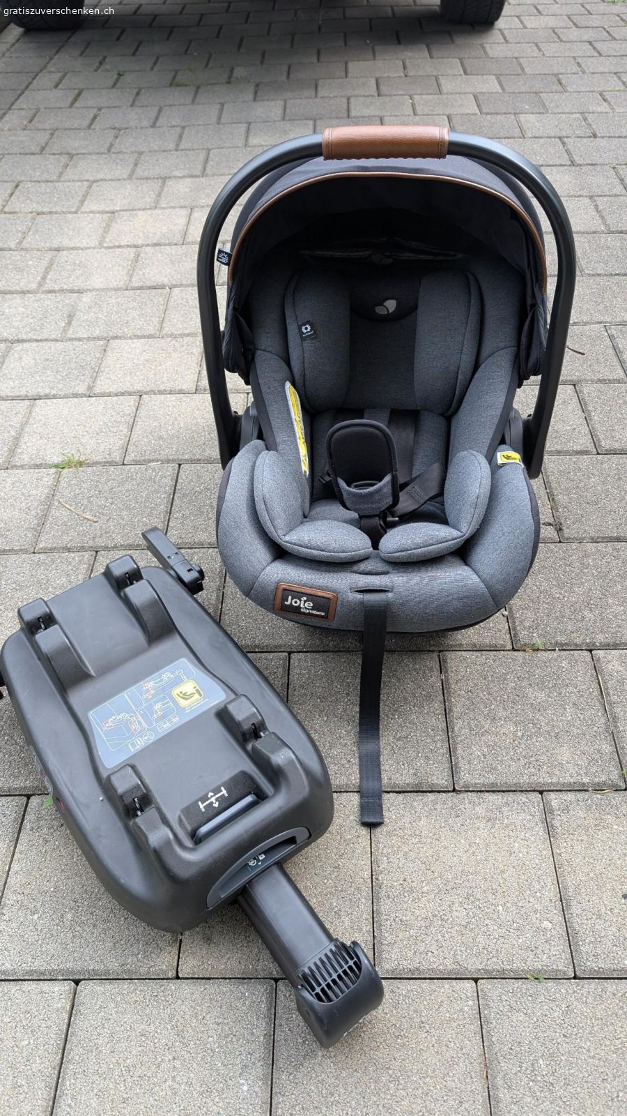 Babysitz Babyschale Autositz. station defekt (arretiert nicht mehr richtig)