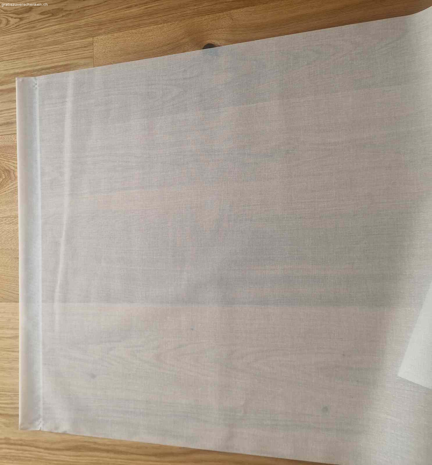 MHZ Flächenvorhang. 2 x MHZ Flächenvorhang in weiss, durchscheinend.
Breite je 75 cm, Länge rund 240 cm, passend zu MHZ Schienensystem, neu und ungebraucht