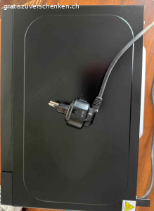 Mikrowelle (schwarz). Mikrowelle, welche fast nie verwendet wurde. Wichtig: Stromstecker ist EU, jedoch kann ein EU -> CH Stromadapter mitgeschenkt werden, falls dieser benötigt wird.