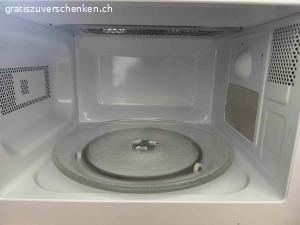 Mikrowelle (schwarz). Mikrowelle, welche fast nie verwendet wurde. Wichtig: Stromstecker ist EU, jedoch kann ein EU -> CH Stromadapter mitgeschenkt werden, falls dieser benötigt wird.