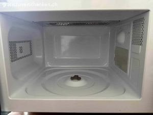 Mikrowelle (schwarz). Mikrowelle, welche fast nie verwendet wurde. Wichtig: Stromstecker ist EU, jedoch kann ein EU -> CH Stromadapter mitgeschenkt werden, falls dieser benötigt wird.