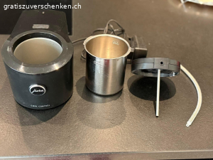 Milchkühler von Jura Kaffee Maschine. Milchkühler von Jura Kaffee Maschine zu vergeben. Schlauch sollte evt ersetzt werden weil gebraucht. Ansonsten voll funktionsfähig.