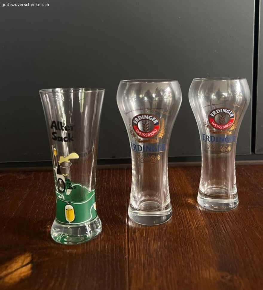 Mini Bierglas-Trio. Keine Gebrauchsspuren
Höhe 10 resp. 10.5cm

Wird bei Übernahme der Portokosten gerne auch verschickt. :)