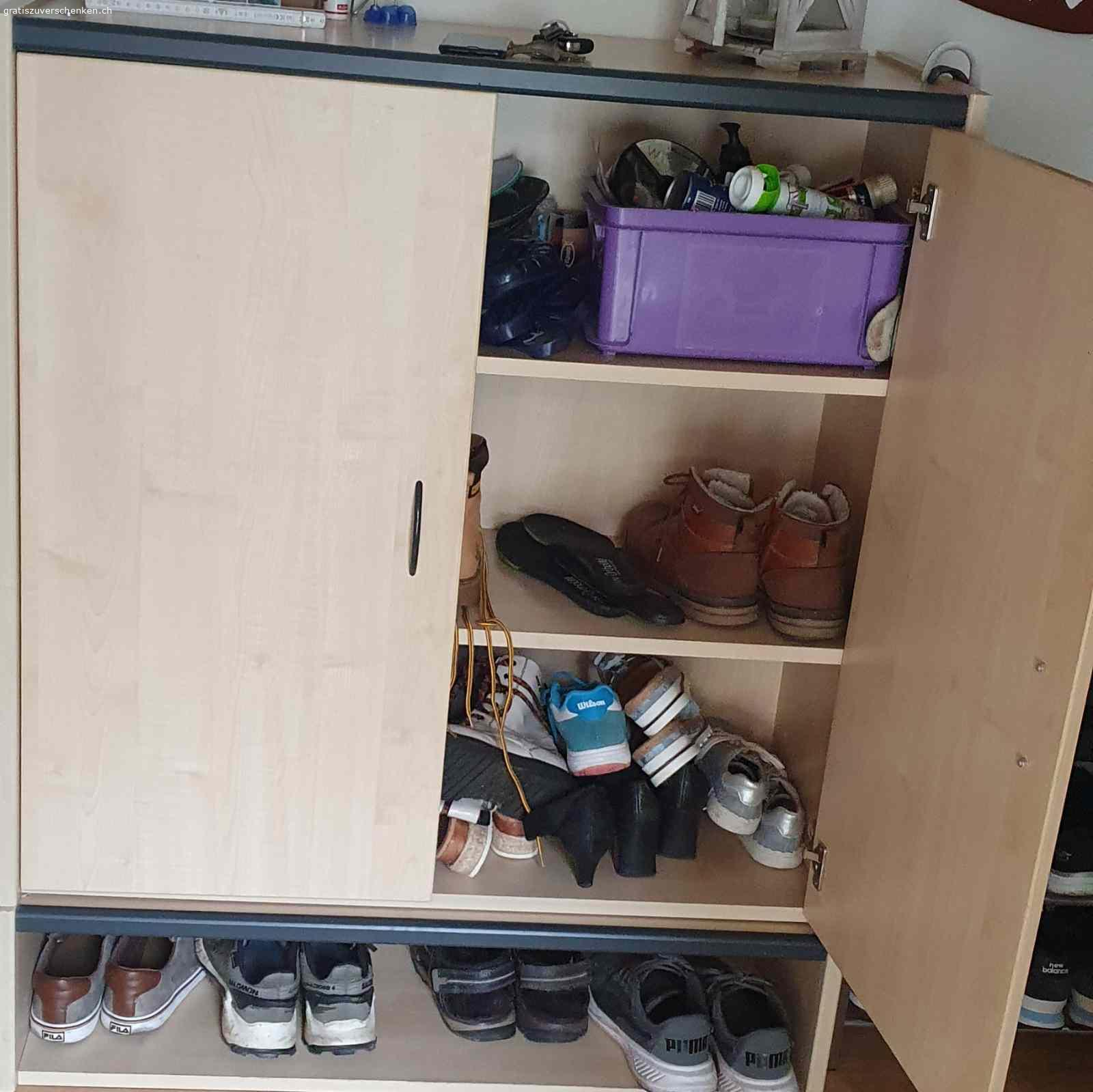 Möbel für Zimmer. Zu verschenken