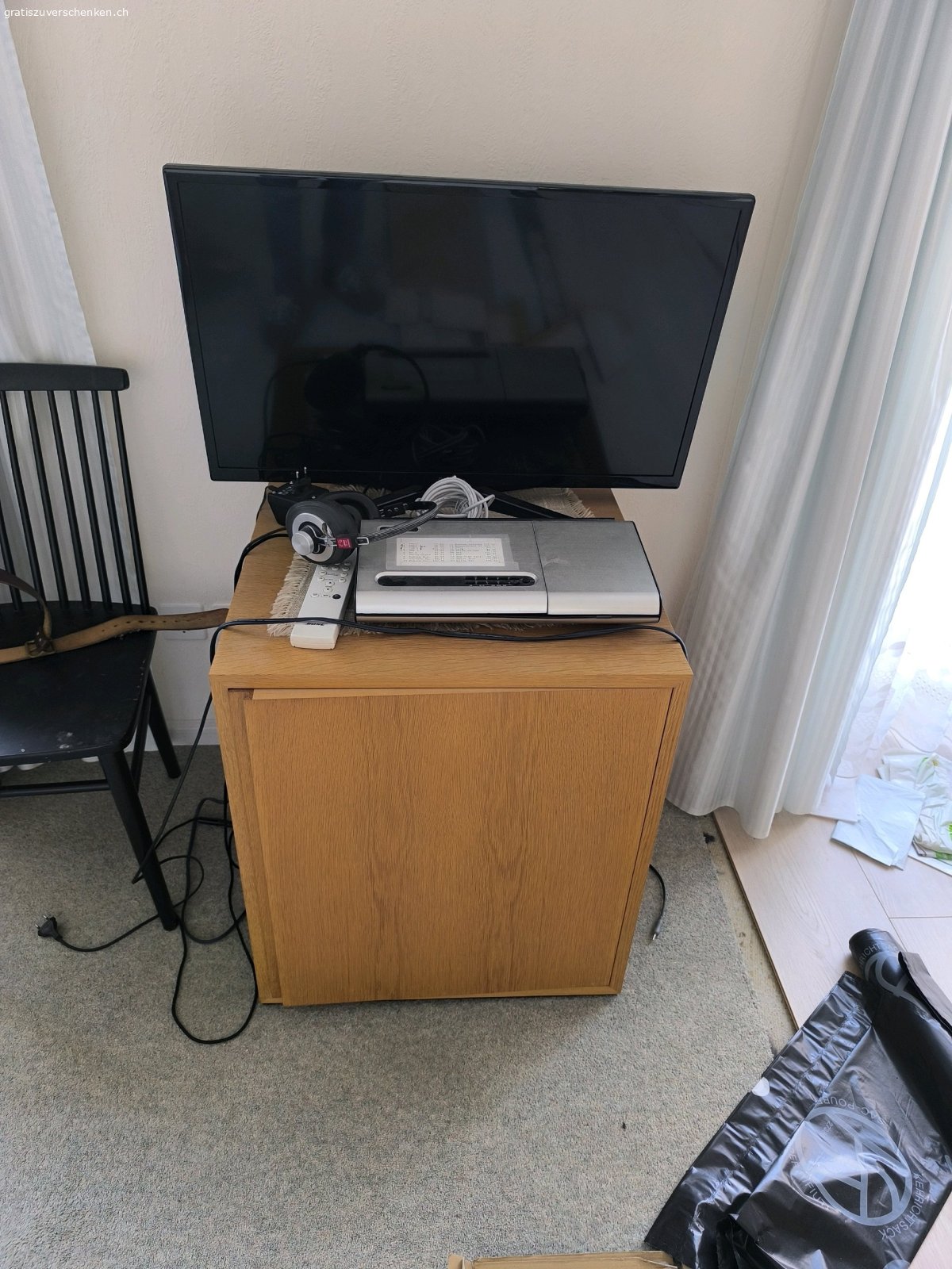 Möbel zu verschenken. Guter Zustand
Kleine Gebrauchsspuren
